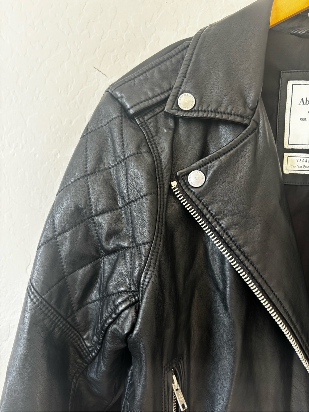 Abercrombie & Fitch Black Quilted-Shoulder Vegan Leather Moto Jacket - Picture 6 of 9